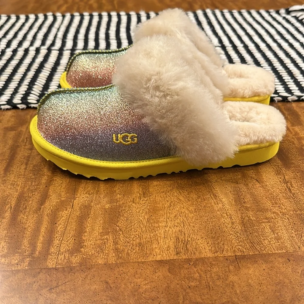 UGG GIRLS SIZE 6 RAINBOW COZY II GLITTER SLIP-ON SLIPPERS (TAYLOR SWIFT VIDES)